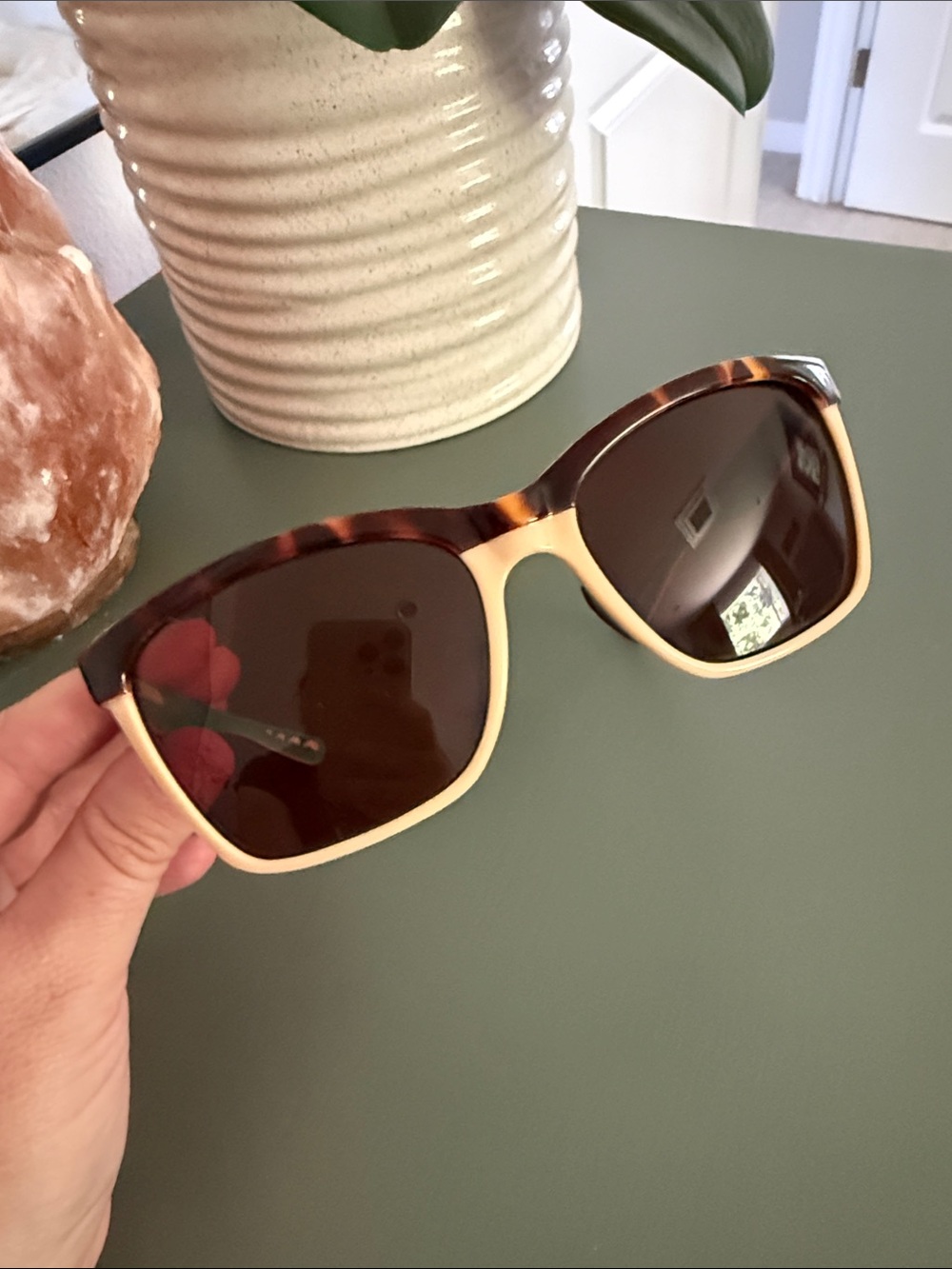 Costa Two-Tone turtle Brown & Cream Women's Sunglasses with Teal Inner Temples - Picture 6 of 6